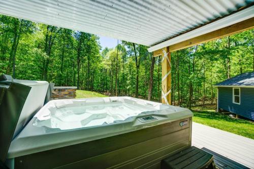 Luxury Mountain Retreat 4 King Suites Hot Tub — Knoxville