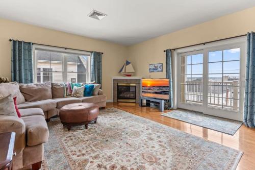 Private Balcony Steps To Beach K St Penthouse 6 — Hampton