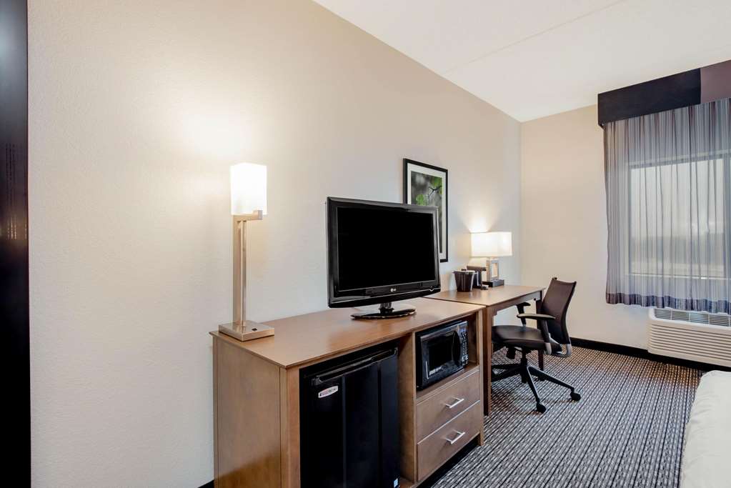 La Quinta Inn & Suites by Wyndham Baltimore BWI Airport - photo 50
