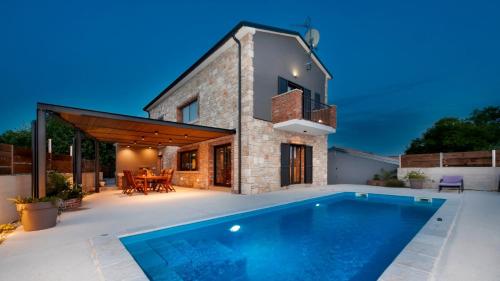 Villa Baraka by Villas Holiday — 4-Star Luxury Hotel in Kanfanar, Croatia