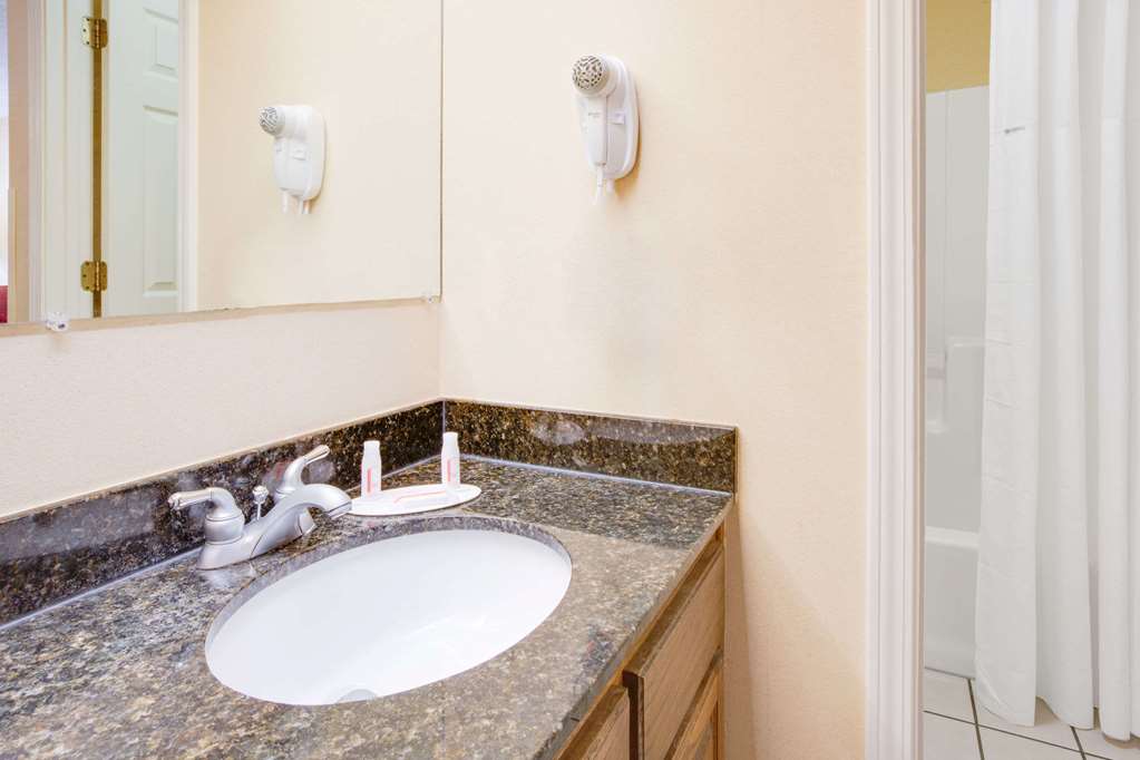 Baymont by Wyndham Ozark - photo 7