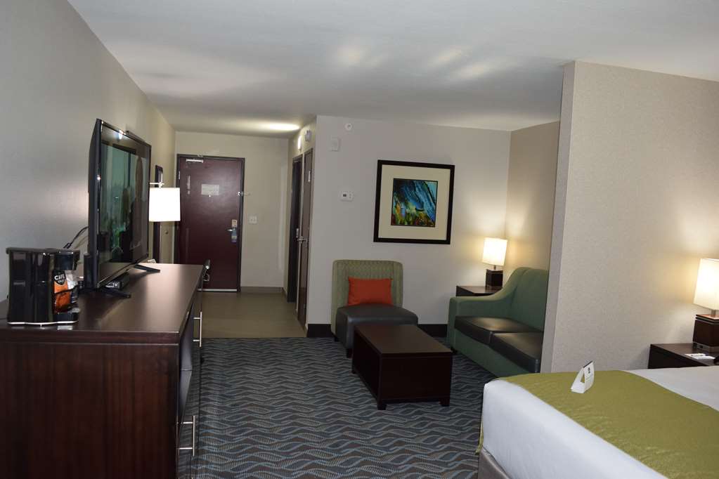 Best Western Plus Hardeeville Inn & Suites - photo 18