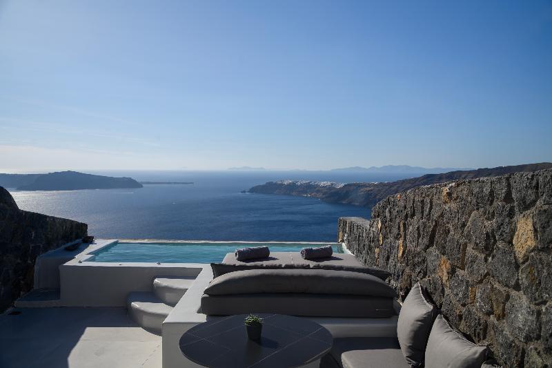 Arany Terra — 4-Star Luxury Hotel in Fira, Greece
