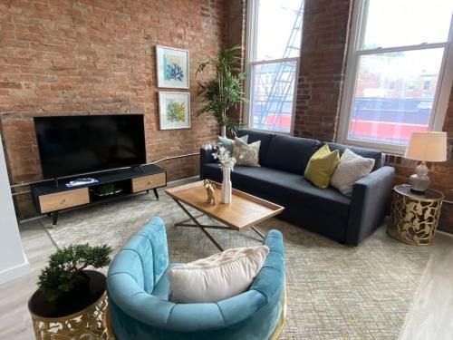 SWIZZLE Explore OTR and Downtown from Rhinegeist — 4-Star Luxury Hotel in Cincinnati, United States