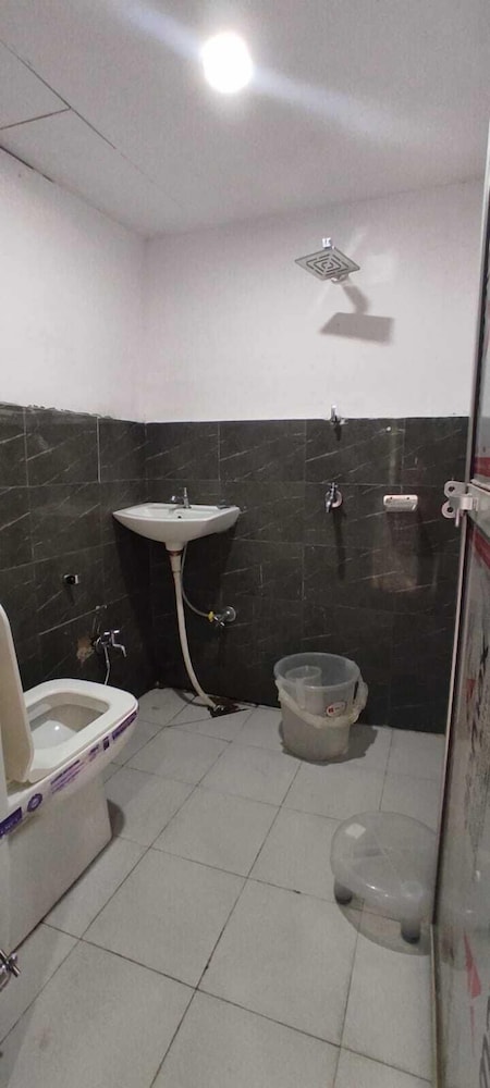 Vivek Hotel And Restaurant in Pauri, India