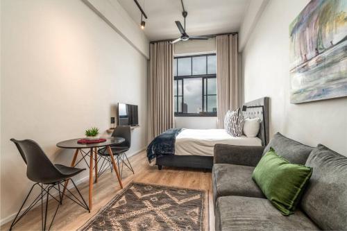 Luxury Studio Apartment CoWorking City Views