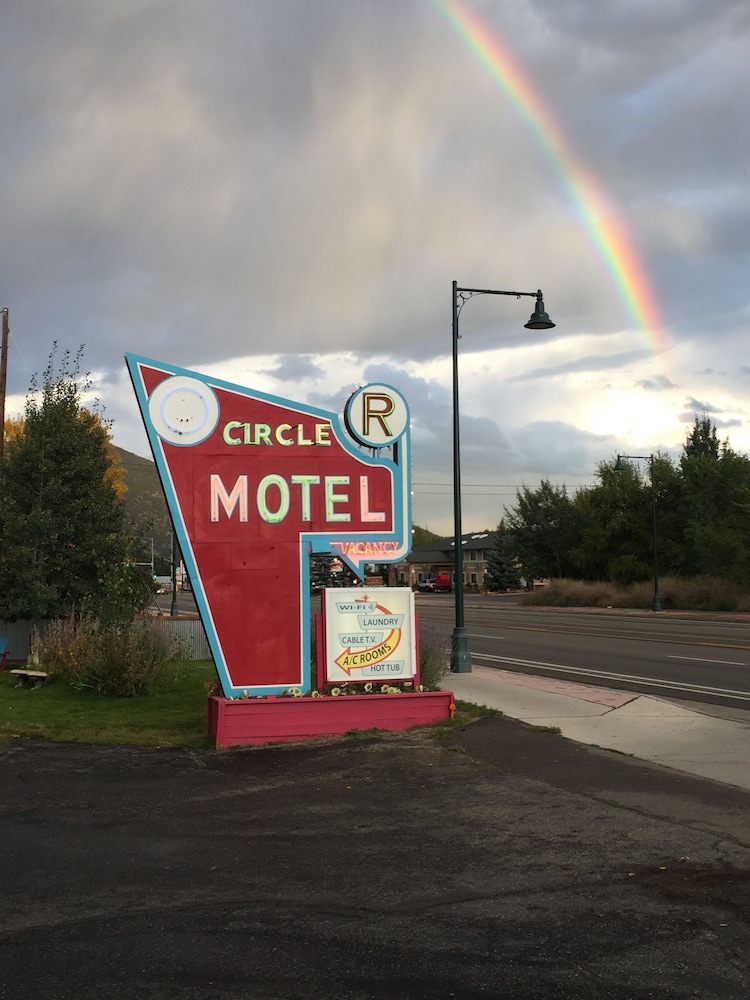Circle R Motel - carbon neutral hotel in Salida