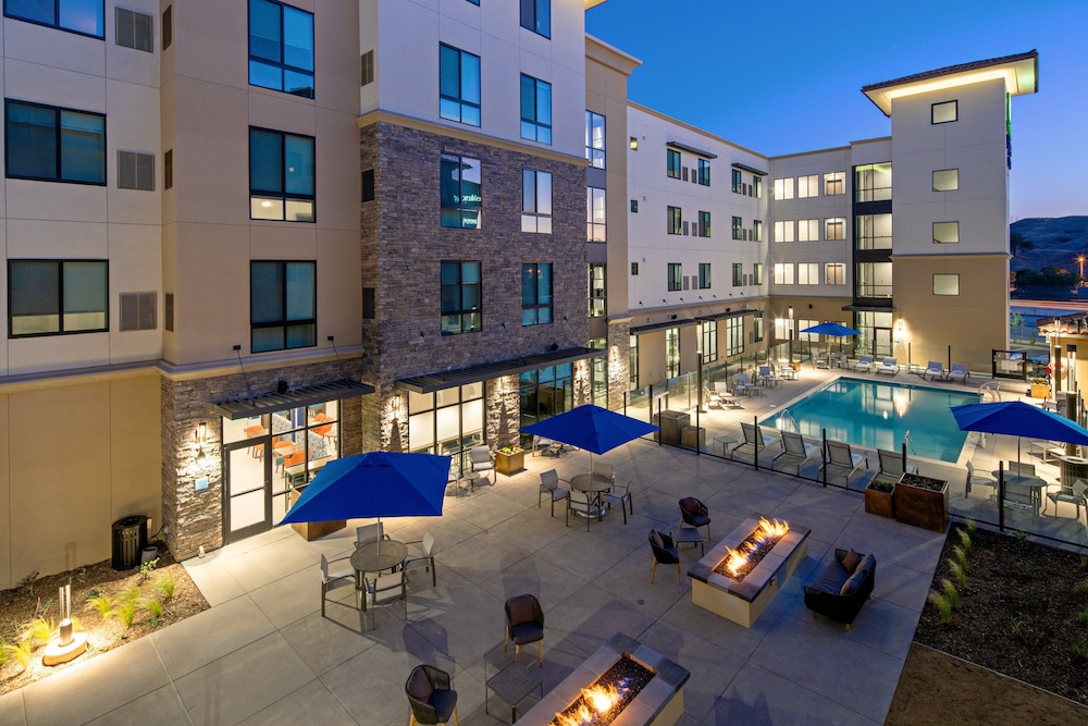 Holiday Inn Express & Suites Valencia Santa Clarita by IHG - photo 45