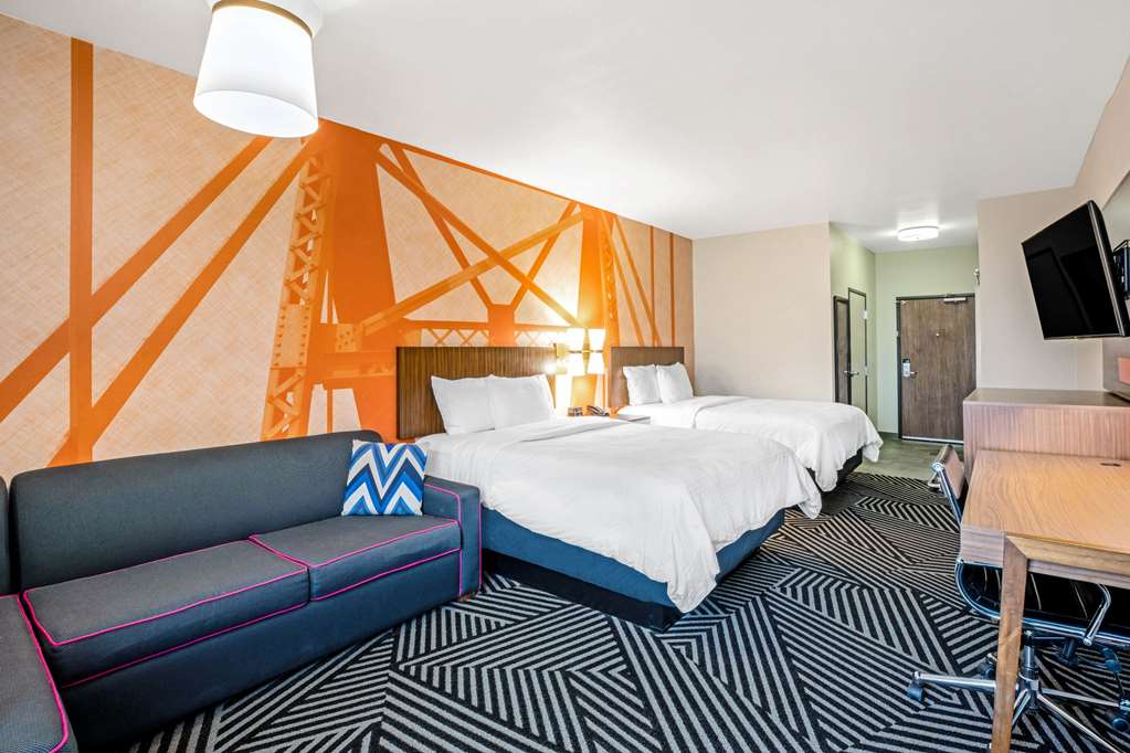 La Quinta Inn & Suites by Wyndham Waco Downtown Baylor - photo 23
