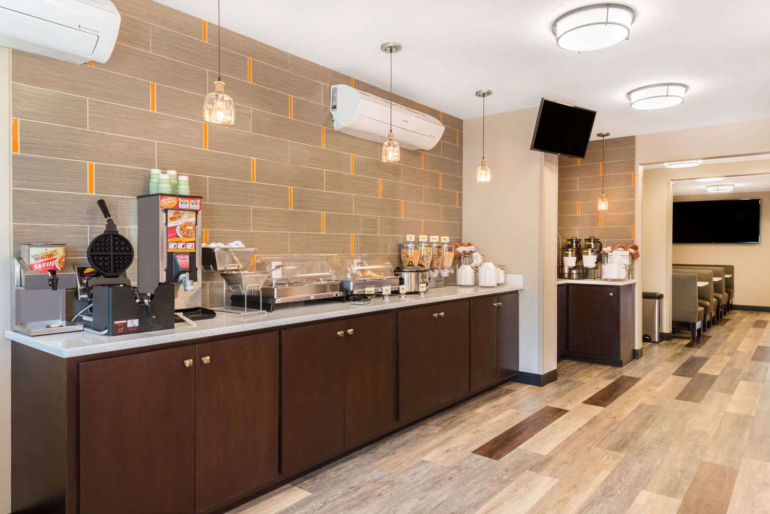 Hawthorn Suites by Wyndham Louisville North - photo 12