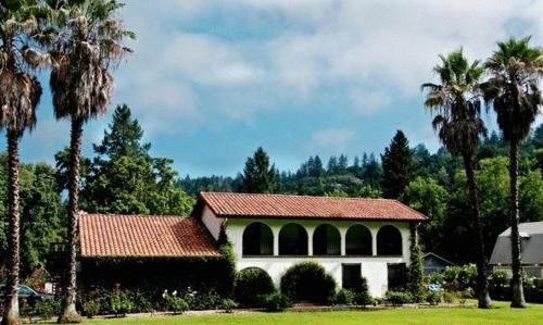 Spanish Villa Inn 5084068 — Saint Helena