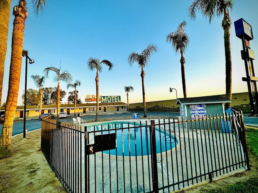 Kings Inn Motel - photo 2