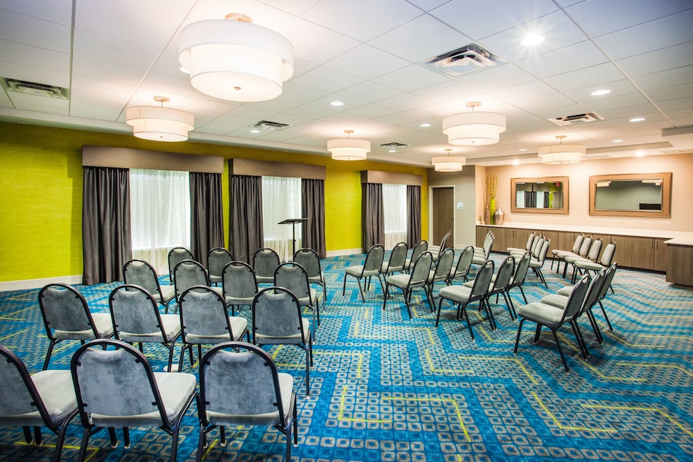 Holiday Inn Express & Suites Litchfield West by IHG - photo 42