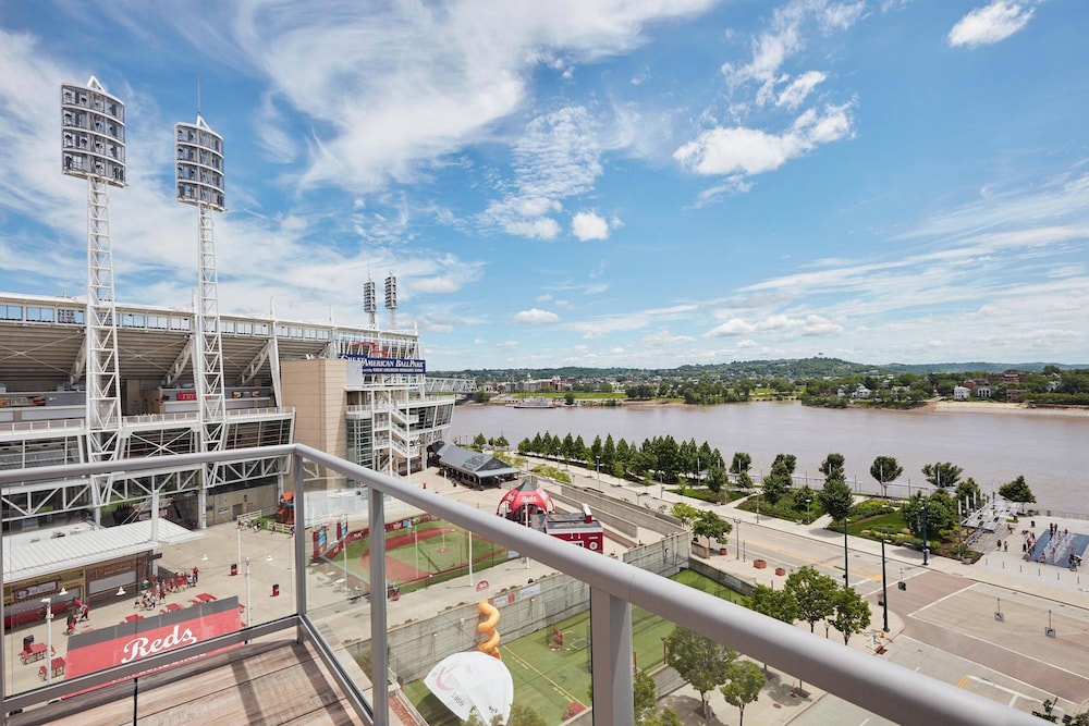 AC Hotel by Marriott Cincinnati at The Banks - photo 13
