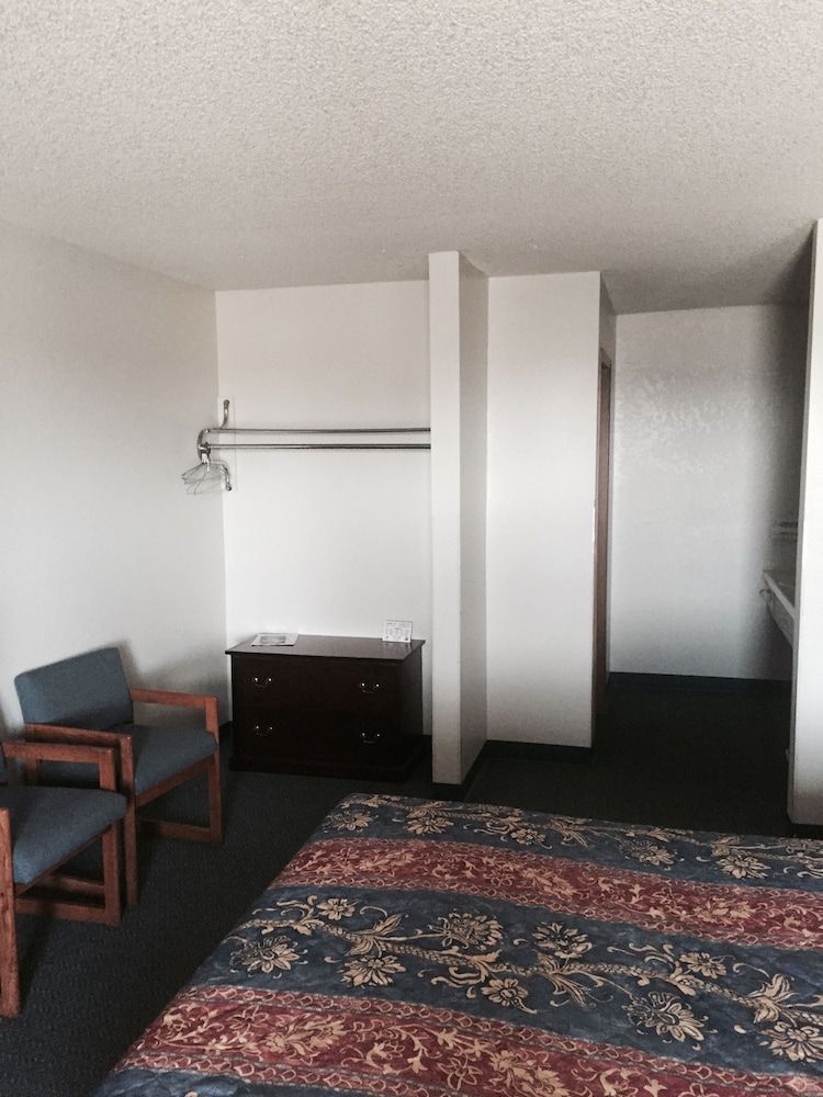 Country Inn Bolivar - photo 10