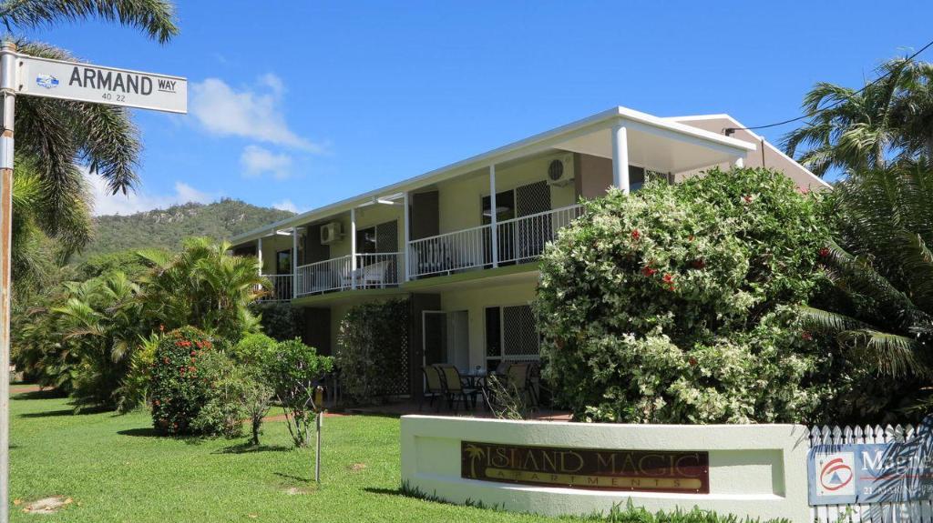 Island Magic Townhouse 1 — 4-Star Luxury Hotel in Arcadia, Australia