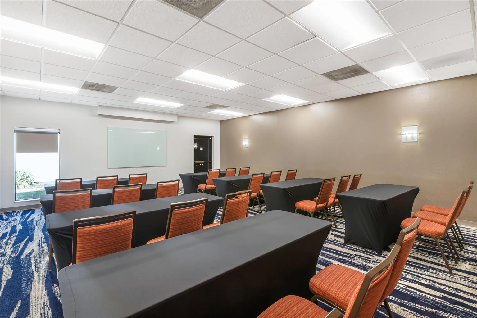 Comfort Inn & Suites Arlington Heights Buffalo Grove - photo 33