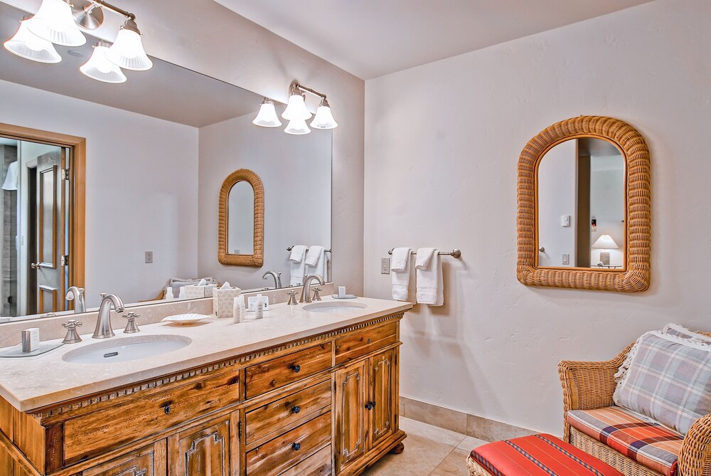 Highlands Slopeside by East West Hospitality - photo 375