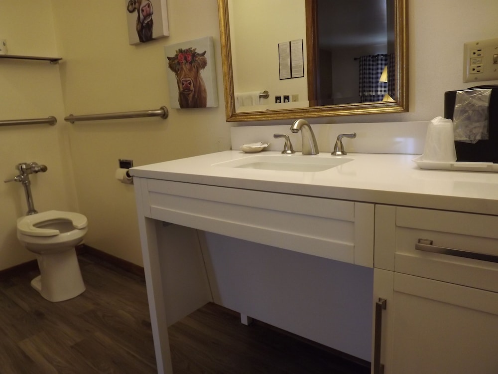 Crest Country Inn - photo 108