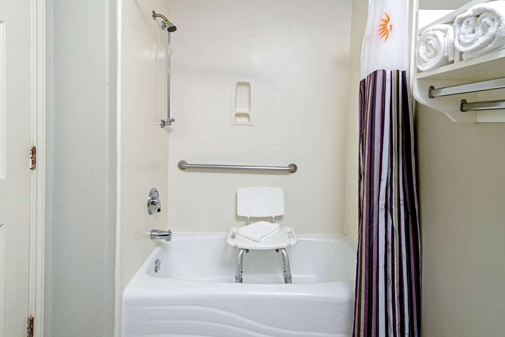 La Quinta Inn & Suites by Wyndham Brownsville North - photo 23