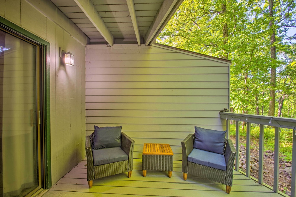 Wintergreen Resort Studio w Deck & Ski out Access - photo 14