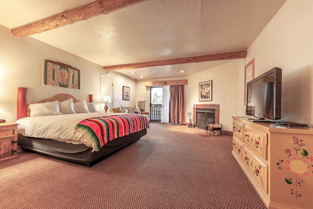 El Pueblo Lodge - photo 9