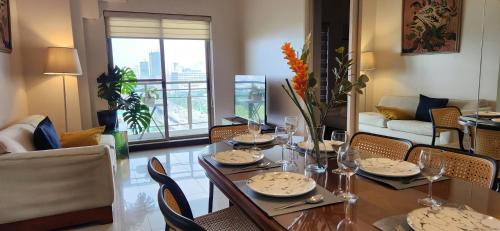 Casa Antonio at Fairway Terraces Family Penthouse 2BR Wi Fi Nr Golf Airport Fort BGC — 4-Star Luxury Hotel in Manila, Philippines