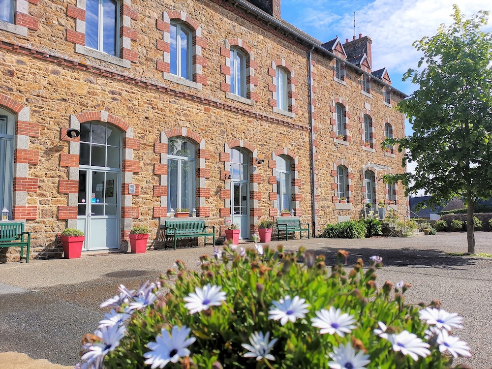 La Récréation - carbon neutral hotel in Plouagat