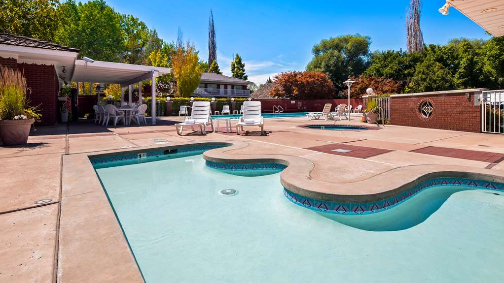 Baugh Motel SureStay Collection by Best Western - carbon neutral hotel in Logan