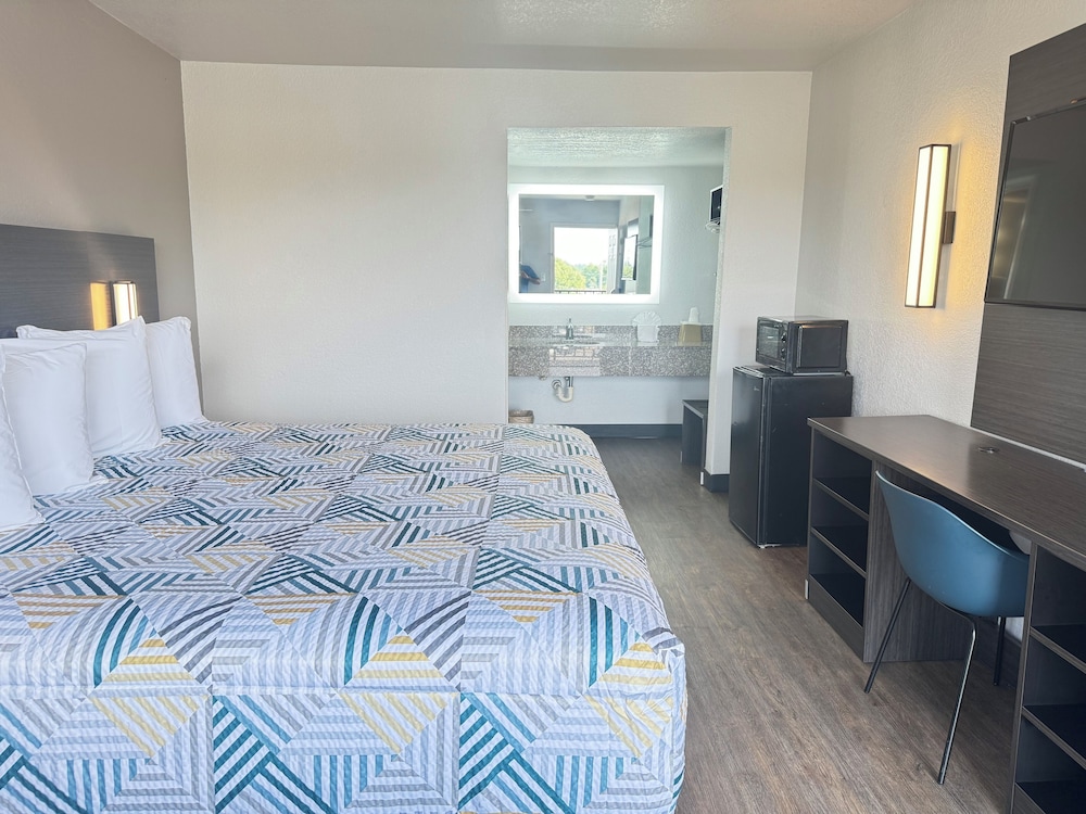 Masters Inn Tucker - photo 18