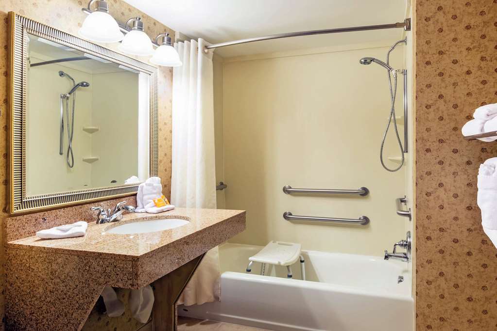 La Quinta Inn & Suites by Wyndham Kennewick - photo 14