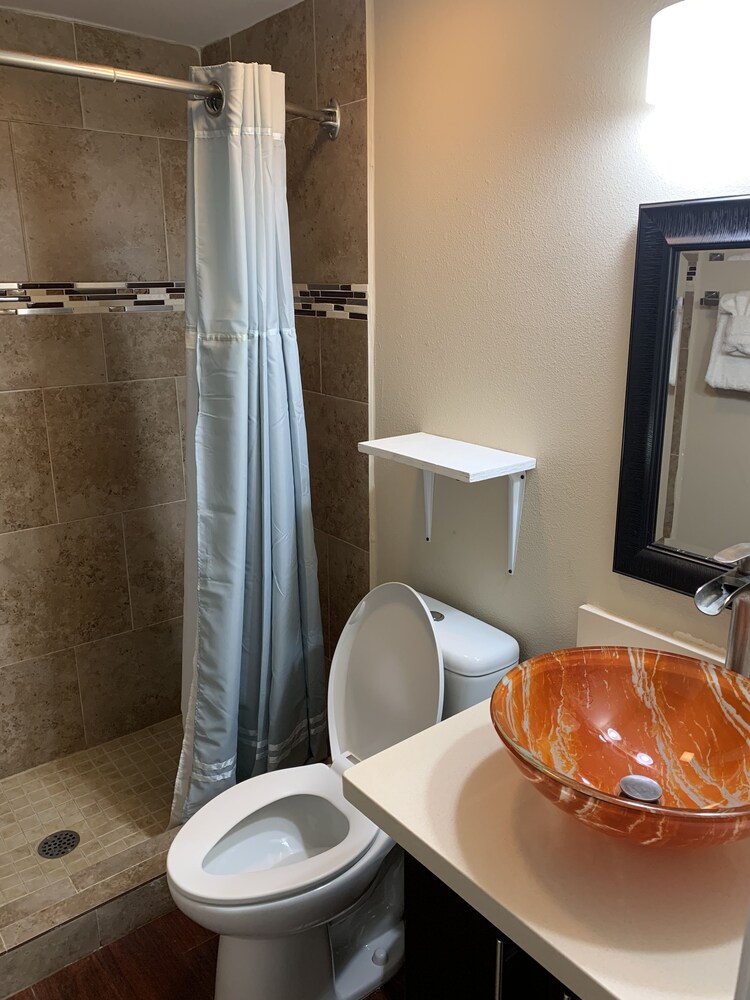 Blue Bay Inn & Suites - photo 59
