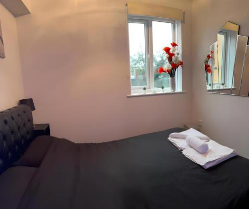 Sleek & Stylish E15 Apartment With Parking — 4-Star Luxury Hotel in London, United Kingdom