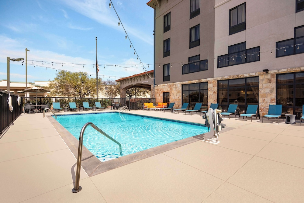 Hampton Inn & Suites San Marcos - photo 25