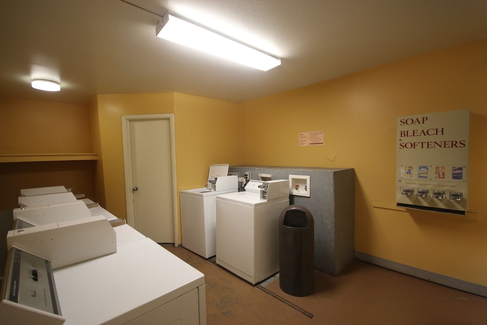 Royal Inn Charlotte Airport Hotel - photo 12