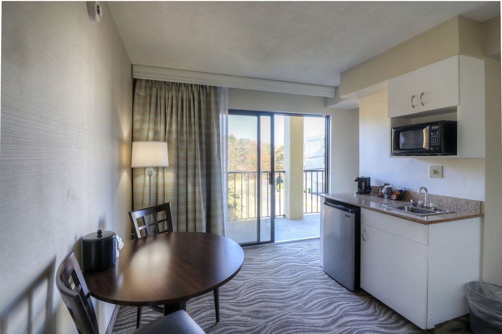 The Breakers Hotel & Suites - photo 23