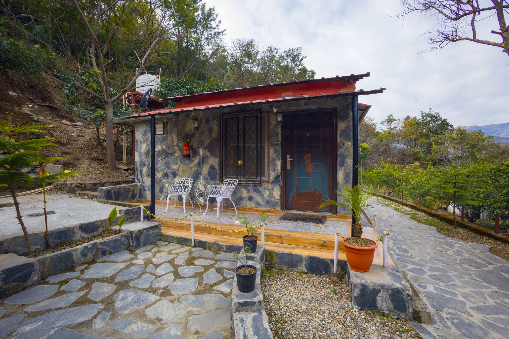 ELIVAAS Zephyr Luxury cottages near Kempty Falls — 5-Star Luxury Hotel in Mussoorie, India