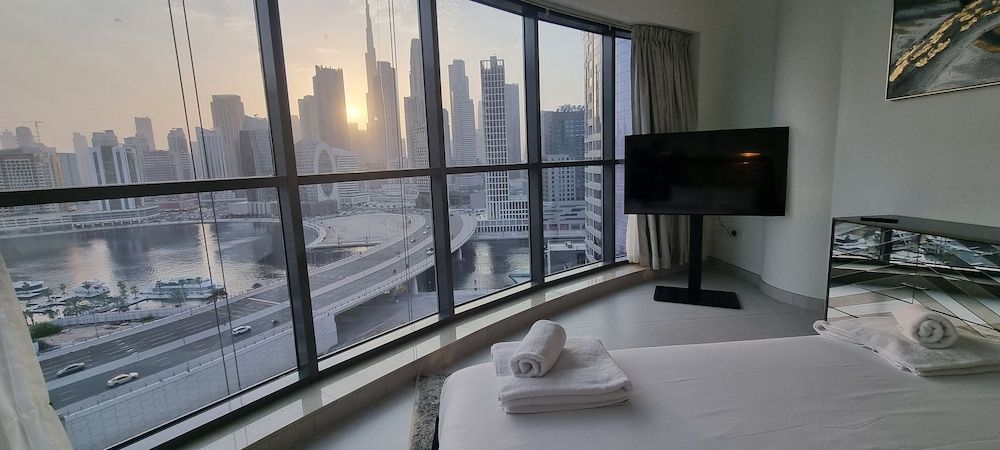 Elegant 2BR with Balcony and Burj Khalifa Skyline Views — 4-Star Luxury Hotel in Dubai, United Arab Emirates