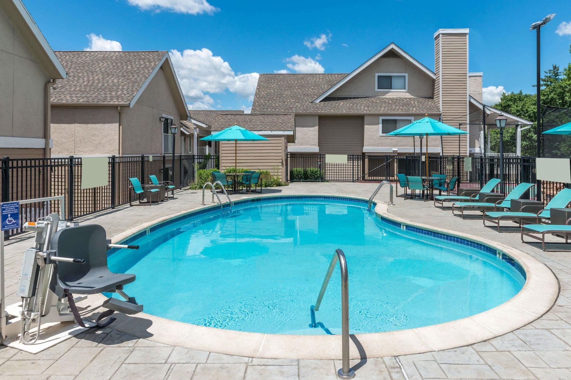 Craigshire Suites - photo 2