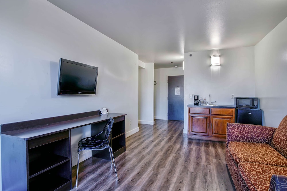 Motel 6 Hesperia CA West Main Street I 15 - photo 3