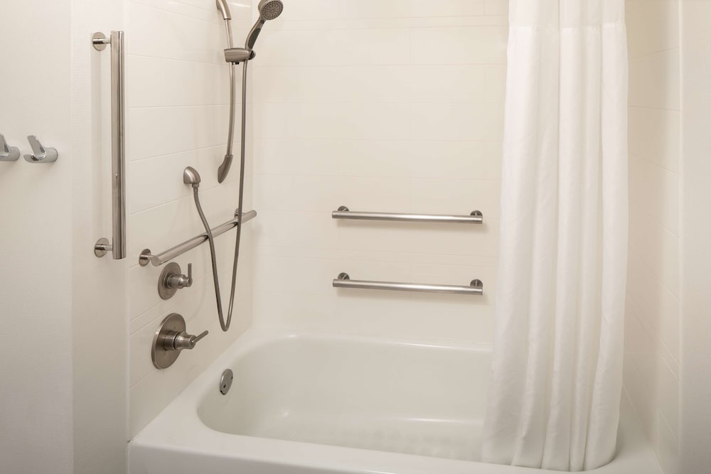 Hampton Inn & Suites Nashville Airport - photo 26