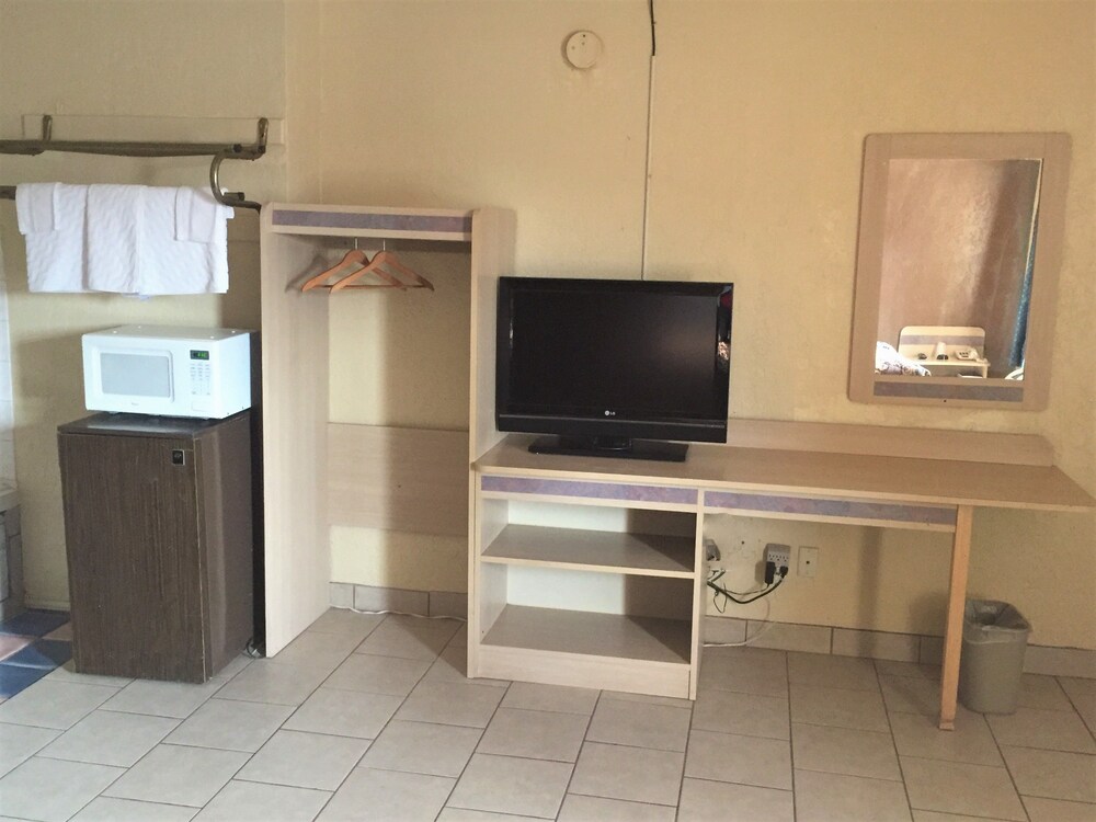 Economy Inn Lawton - photo 18
