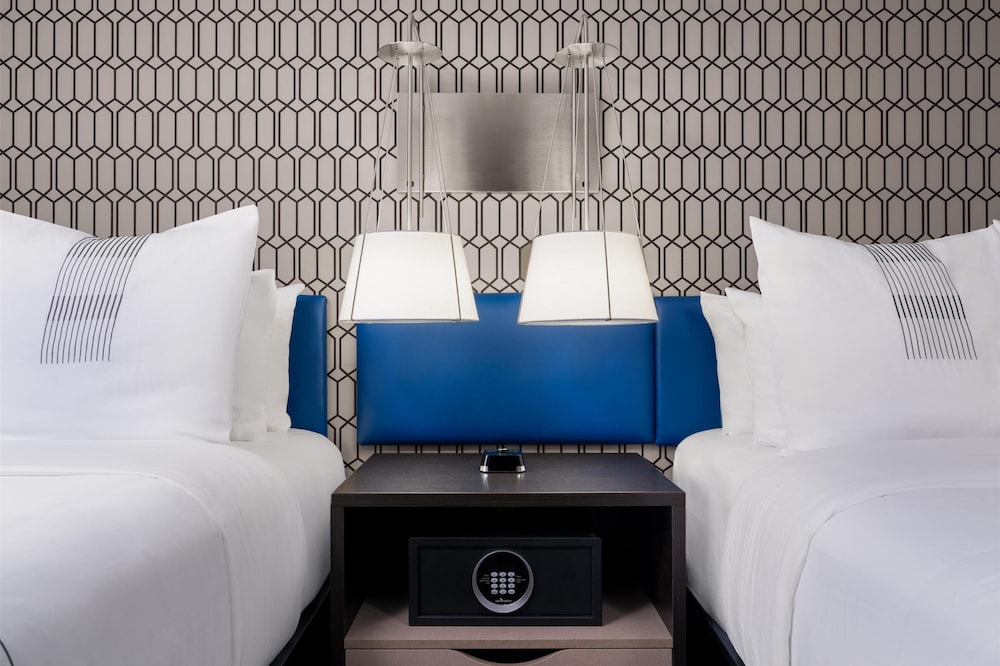 GLō Best Western Bronx NYC - photo 8