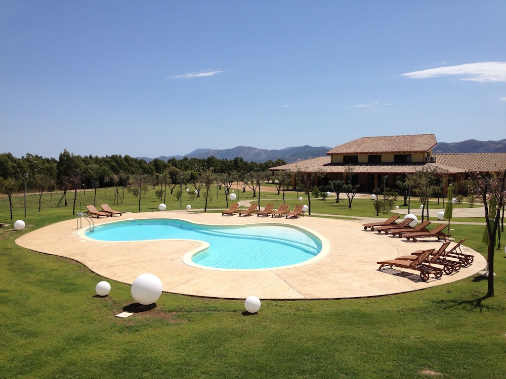 Agriturismo Saludi e Trigu — 4-Star Luxury Hotel in Iglesias, Italy