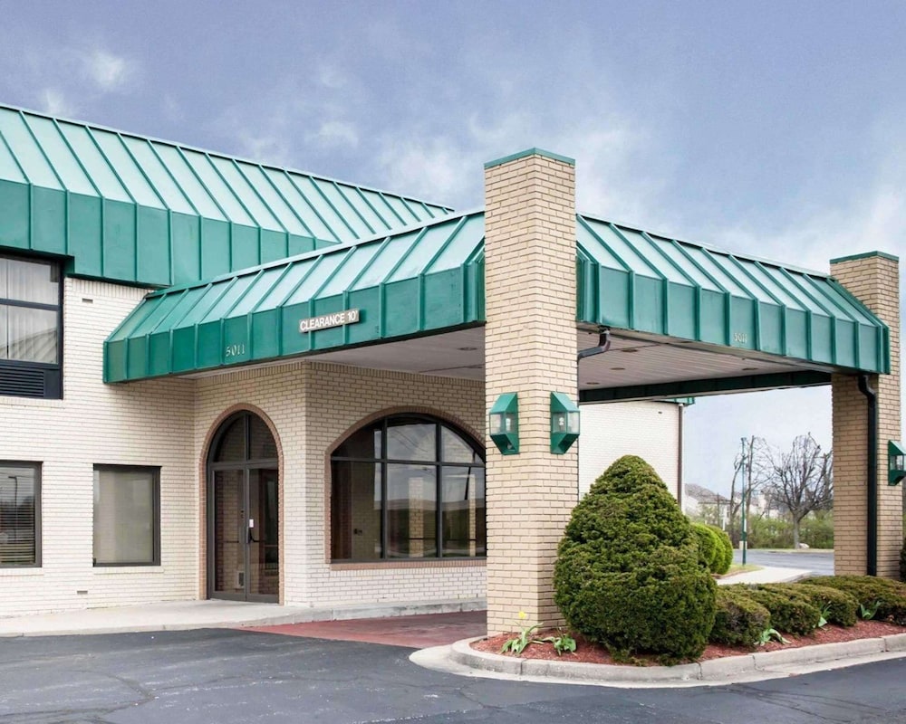 Quality Inn & Suites - last minute hotel in Indianapolis