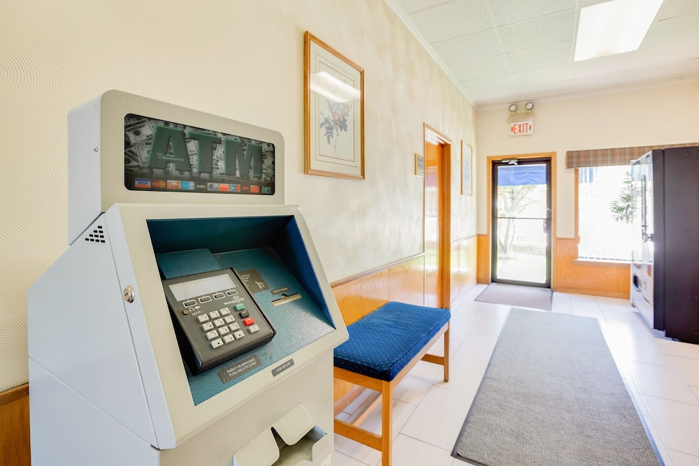 OYO Hotel Tyler Lindale - photo 24