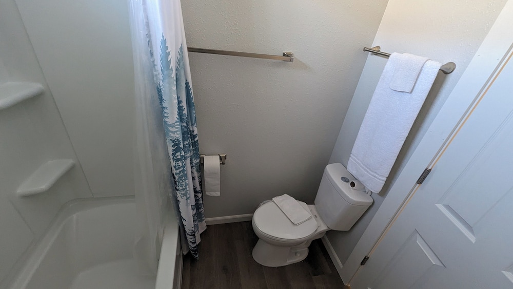 Silver Moon Motel & Suites - photo 24