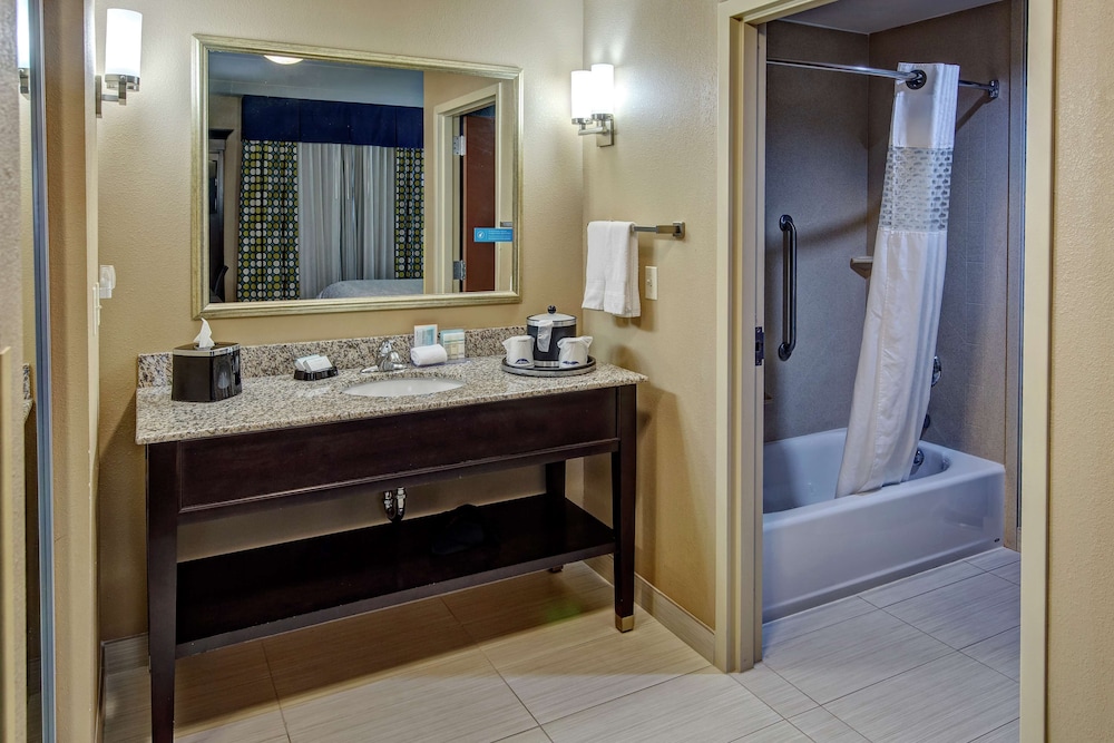 Hampton Inn & Suites Clarksville - photo 32