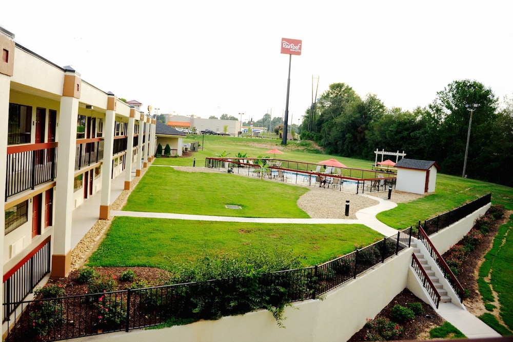 Red Roof Inn & Suites Commerce Athens - photo 31