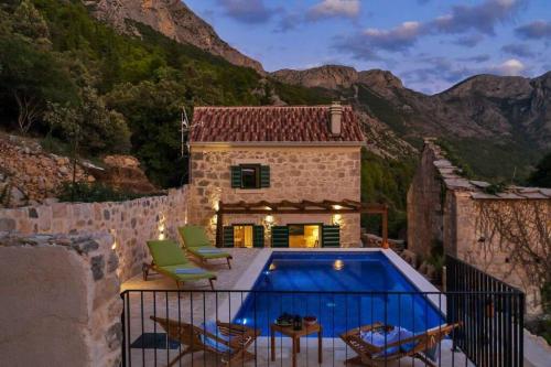 Holiday Home Marijana — 4-Star Luxury Hotel in Gradac, Croatia